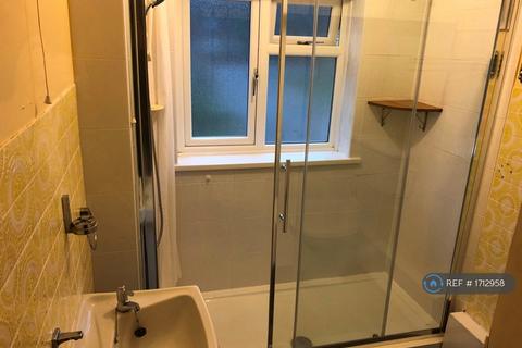 4 bedroom semi-detached house to rent, Birmingham Road, Walsall, WS5