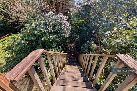 Studio to rent, Hollington Park Road, St Leonards-On-Sea, TN38