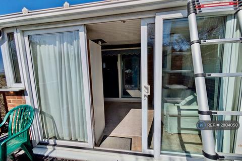 Studio to rent, Hollington Park Road, St Leonards-On-Sea, TN38
