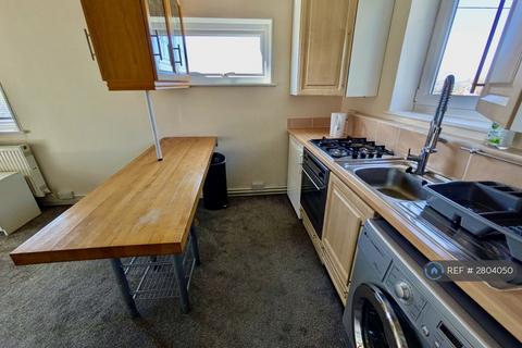 Studio to rent, Hollington Park Road, St Leonards-On-Sea, TN38