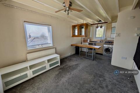 Studio to rent, Hollington Park Road, St Leonards-On-Sea, TN38