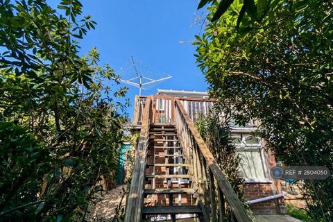 Studio to rent, Hollington Park Road, St Leonards-On-Sea, TN38