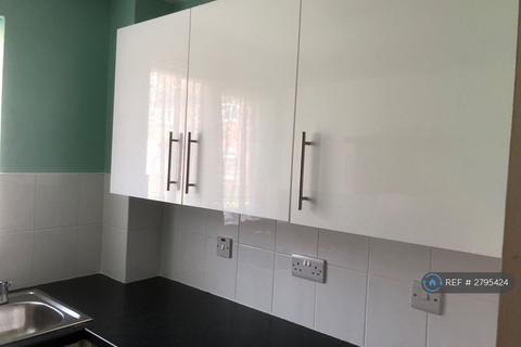 1 bedroom end of terrace house to rent, St. Peters Close, Cheltenham, GL51