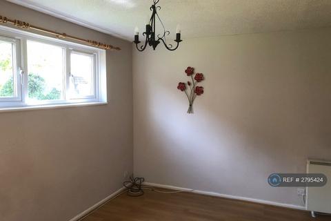 1 bedroom end of terrace house to rent, St. Peters Close, Cheltenham, GL51