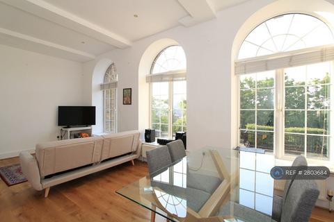 1 bedroom in a flat share to rent, Woodlands Heights, London, SE3