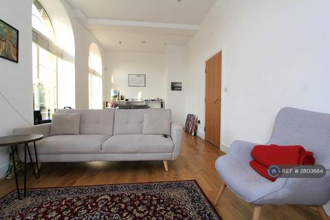 1 bedroom in a flat share to rent, Woodlands Heights, London, SE3