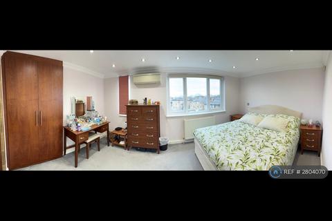 2 bedroom flat to rent, The Mall, London, W5