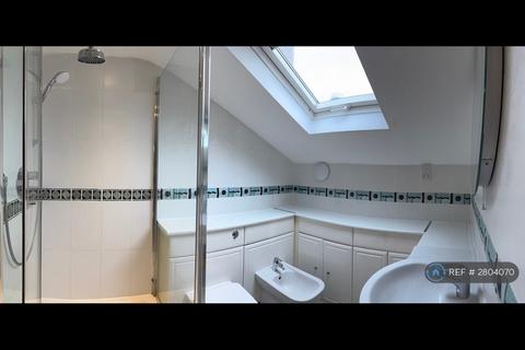 2 bedroom flat to rent, The Mall, London, W5