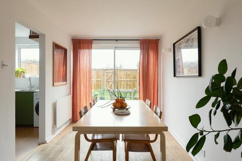2 bedroom terraced house for sale, Quaggy Walk, London SE3