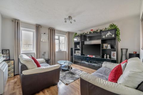 1 bedroom flat for sale, Shaw Drive, Walton On Thames, Surrey, KT12