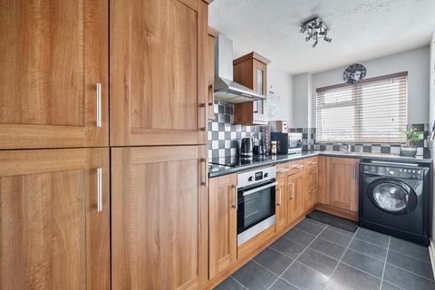 1 bedroom flat for sale, Shaw Drive, Walton On Thames, Surrey, KT12