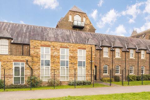 2 bedroom flat for sale, Borough Road, Isleworth TW7