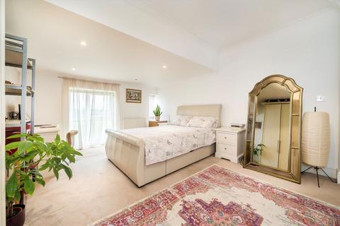 2 bedroom flat for sale, Borough Road, Isleworth TW7