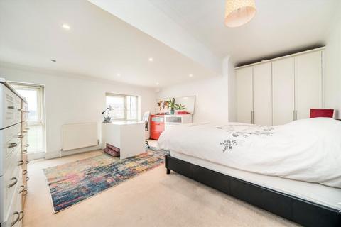 2 bedroom flat for sale, Borough Road, Isleworth TW7