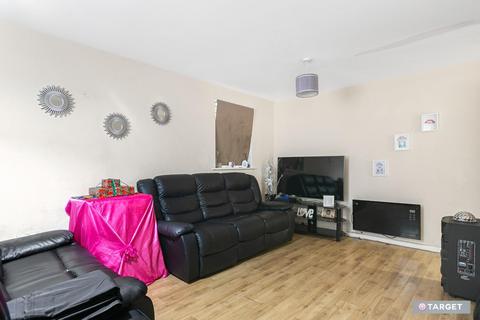2 bedroom flat for sale, Pentland Close, London N9