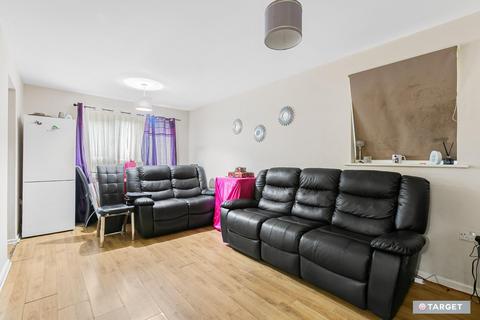 2 bedroom flat for sale, Pentland Close, London N9