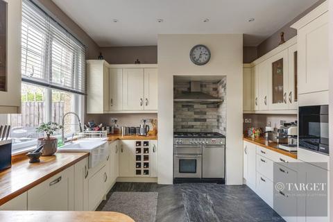 undefined, First Avenue, Enfield EN1