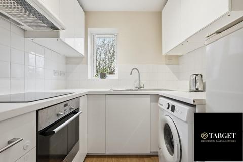 1 bedroom flat for sale, Ainsley Close, London N9