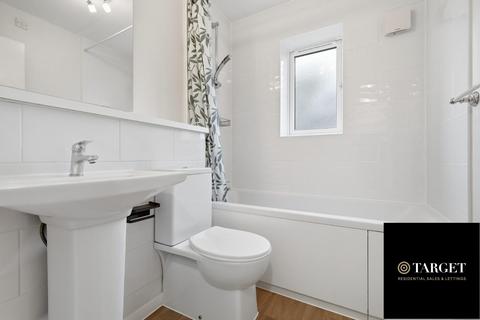 1 bedroom flat for sale, Ainsley Close, London N9