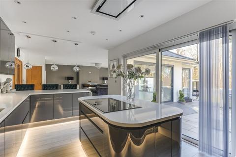 4 bedroom detached house for sale, Vineyards Road, Potters Bar EN6