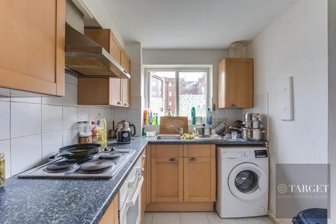 1 bedroom flat for sale, Linnet Close, London N9