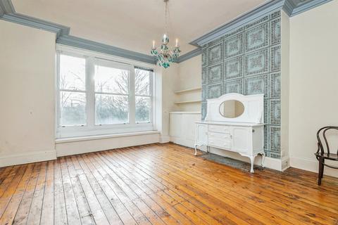 3 bedroom apartment for sale, Park Drive, Huddersfield