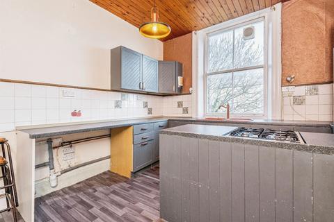3 bedroom apartment for sale, Park Drive, Huddersfield