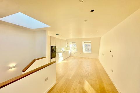 2 bedroom apartment to rent, London E2