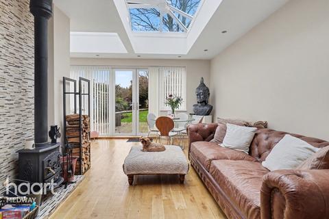3 bedroom detached bungalow for sale, Second Avenue, Gillingham