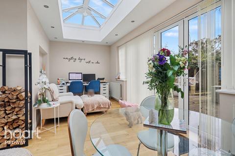 3 bedroom detached bungalow for sale, Second Avenue, Gillingham