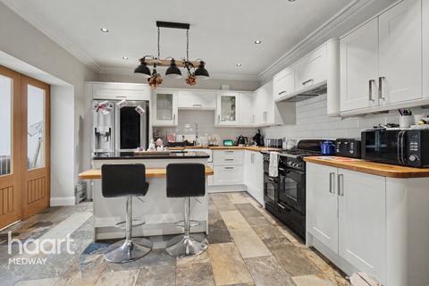 3 bedroom detached bungalow for sale, Second Avenue, Gillingham