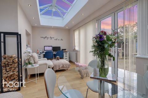 undefined, Second Avenue, Gillingham