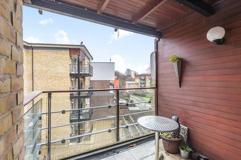 2 bedroom flat to rent, Clephane Road, Islington, London, N1