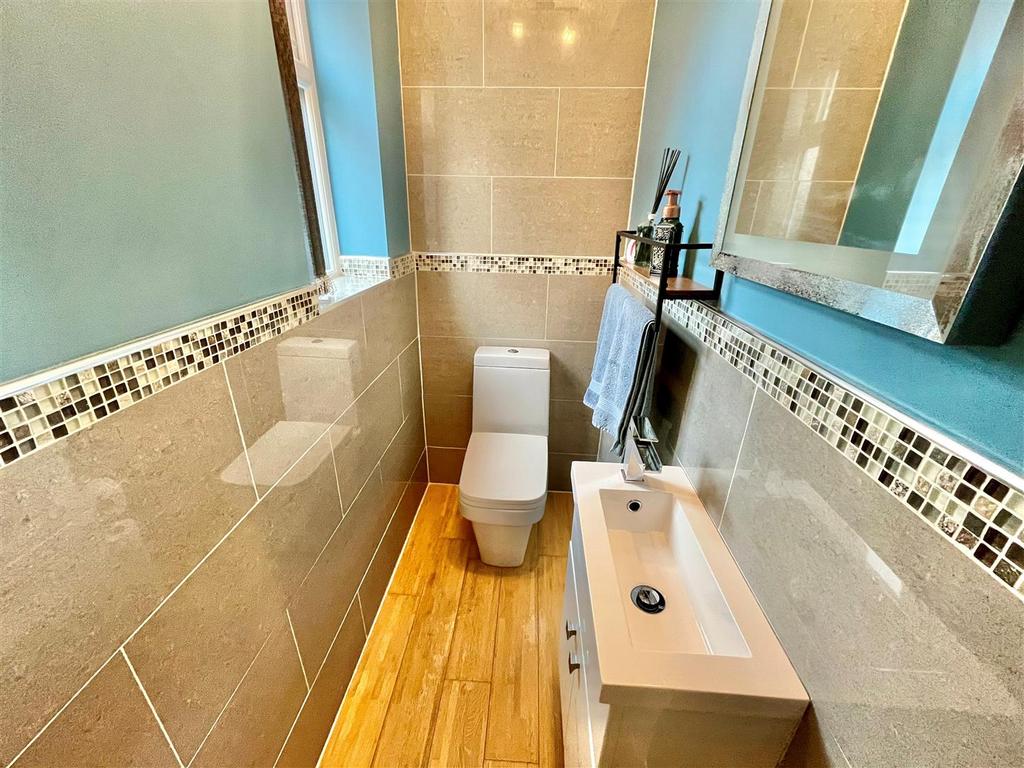 Cloakroom WC.jpg