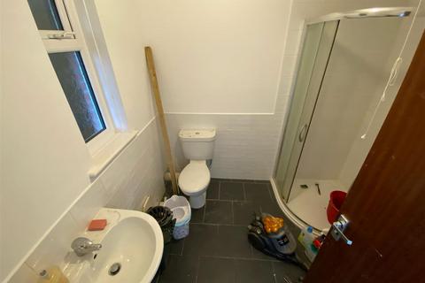 undefined, Heath Close, Newport