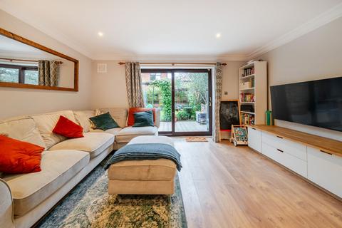 3 bedroom semi-detached house for sale, Campbell Close, London SW16