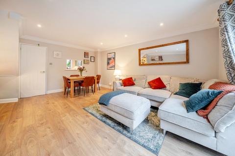 3 bedroom semi-detached house for sale, Campbell Close, London SW16