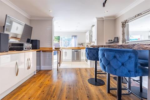 4 bedroom terraced house for sale, Trelawney Road, Hainault, Ilford