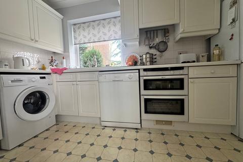 2 bedroom apartment for sale, London Road, Brentwood