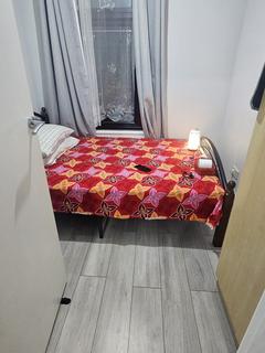 1 bedroom in a house share to rent, Lichfield Road, London E6