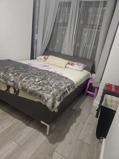 1 bedroom in a house share to rent, Lichfield Road, London E6