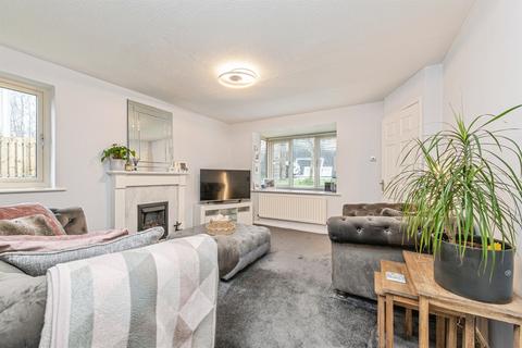 3 bedroom end of terrace house for sale, Stoneleigh Court, Shelley, HUDDERSFIELD