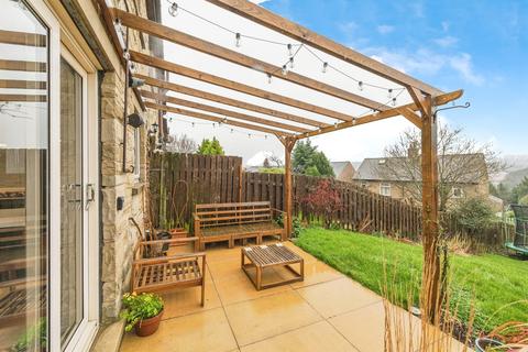 3 bedroom end of terrace house for sale, Stoneleigh Court, Shelley, HUDDERSFIELD