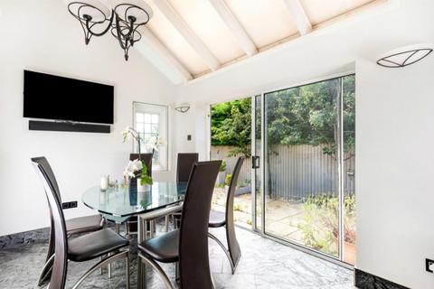 undefined, Little Horwood Manor, Little Horwood, Milton Keynes