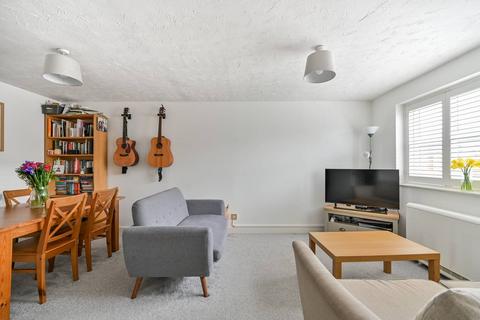 Donald Woods Gardens, Surbiton, KT5