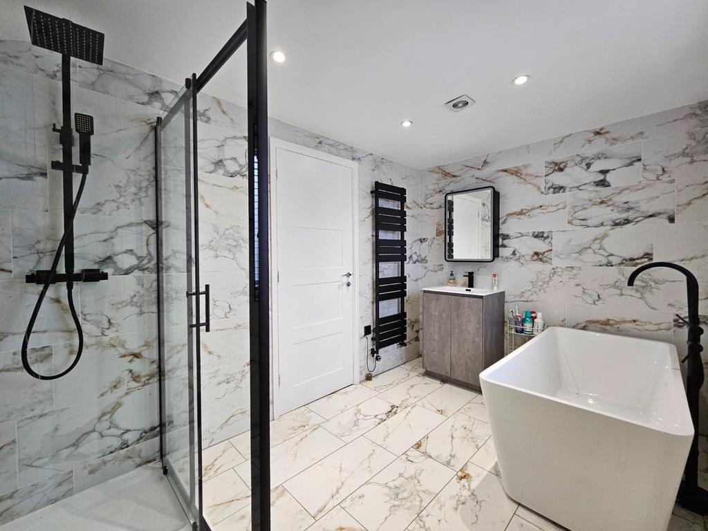Bedroom 1 En-Suite