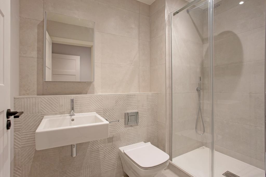 64371 Flat 2, 1 T...