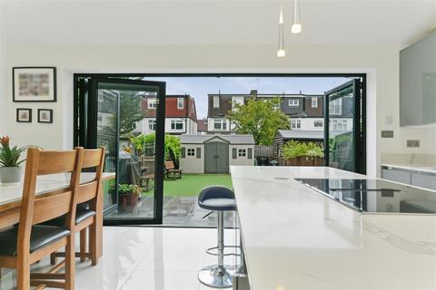 4 bedroom terraced house for sale, Oakway, Raynes Park SW20