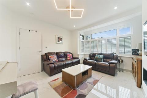 4 bedroom terraced house for sale, Oakway, Raynes Park SW20