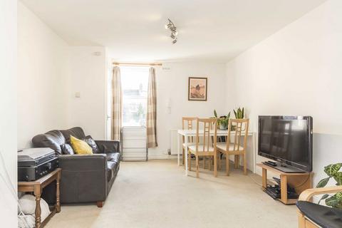 2 bedroom flat to rent, Tollington Park, London N4